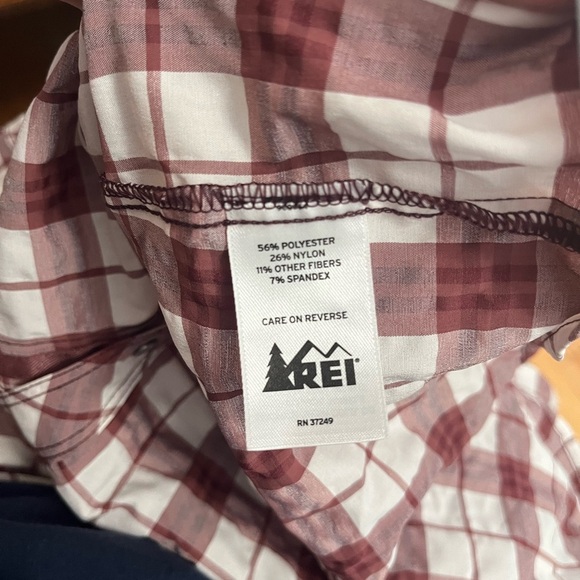 REI Women’s Red and White Plaid Button Up Long Sleeve Shirt Size‎ Medium - Picture 10 of 11